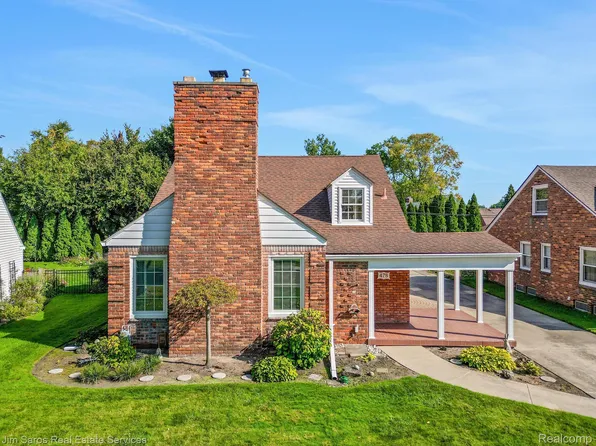 478 Colonial Ct, Grosse Pointe Farms, MI 48236