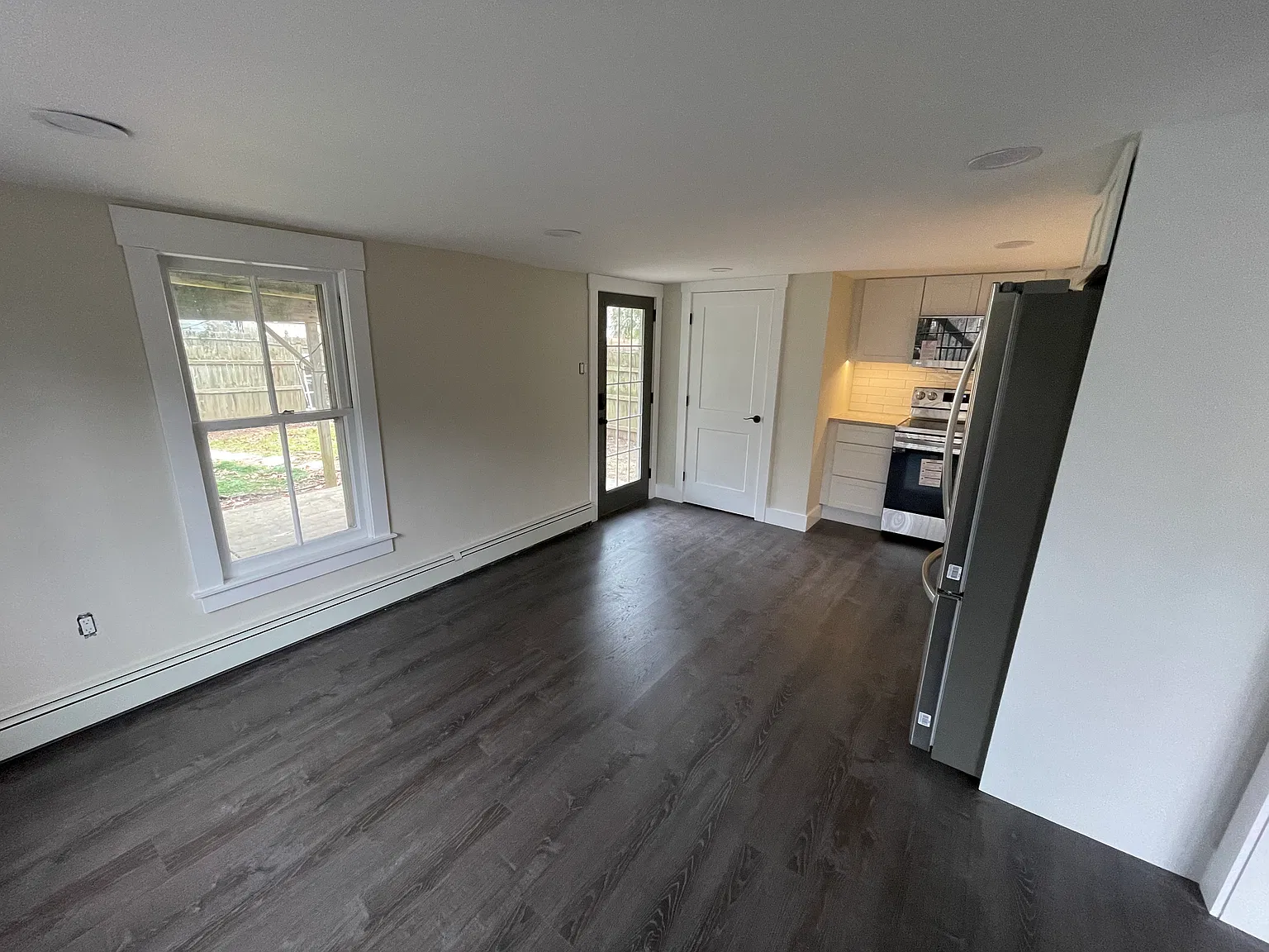 1 bed, 800 sqft, $1,900 — Photo 2