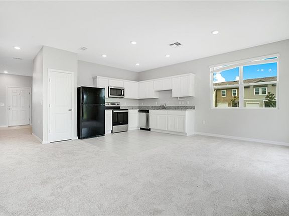4th image of 1068 Appleton St