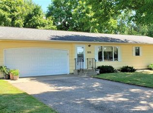 211 S Buffalo St, Belle Plaine, MN 56011