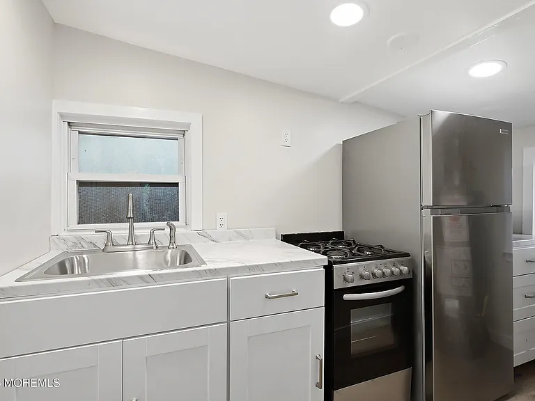 1208 Maplewood Rd — Photo 7