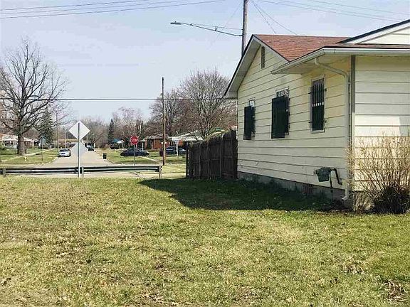 3rd image of 5914 Cloverlawn Dr