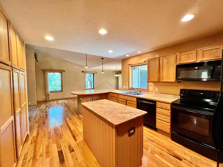 1701 Pheasant Run — Photo 6