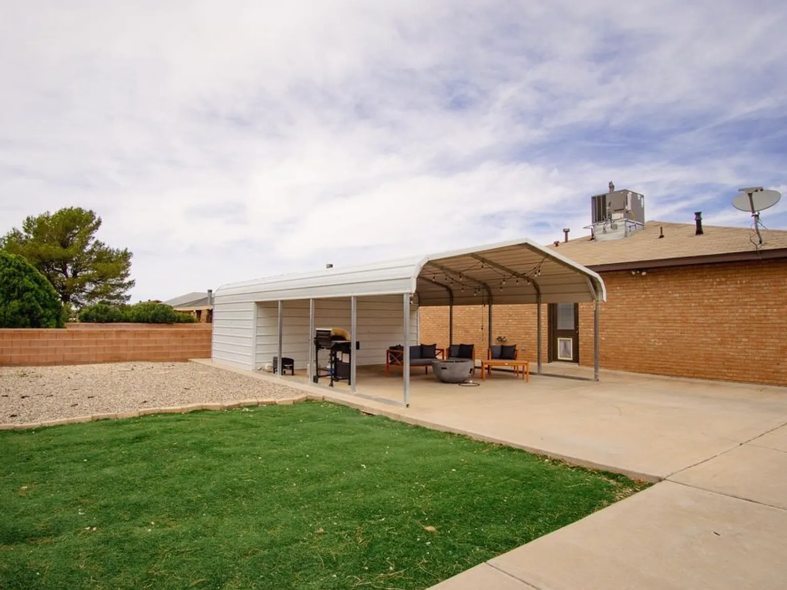 4 bed, 2.5 bath, 1918 sqft, $1,900 — Photo 3