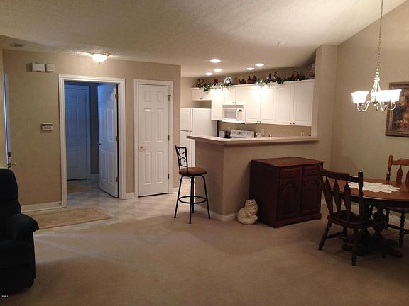 3rd image of 395 Crescent Ct #396