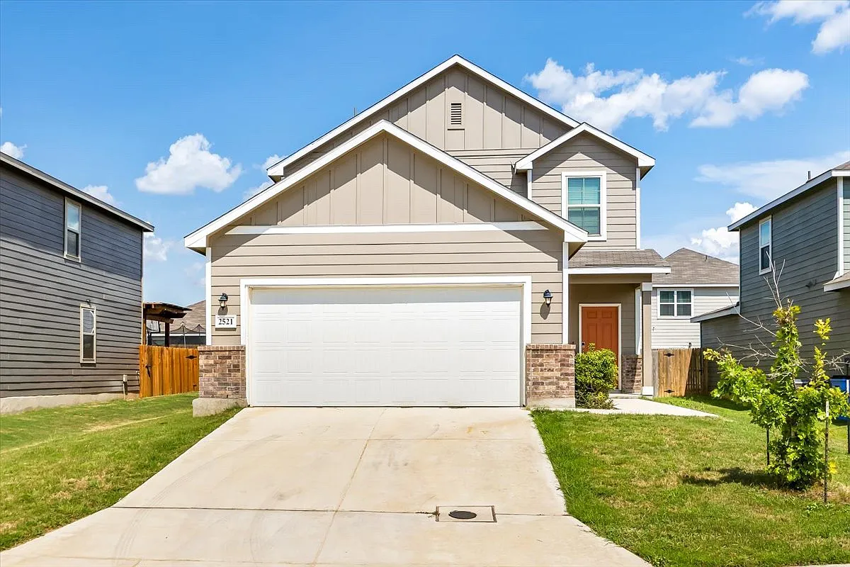 4 bed, 2394 sqft, $1,850 — Photo 2
