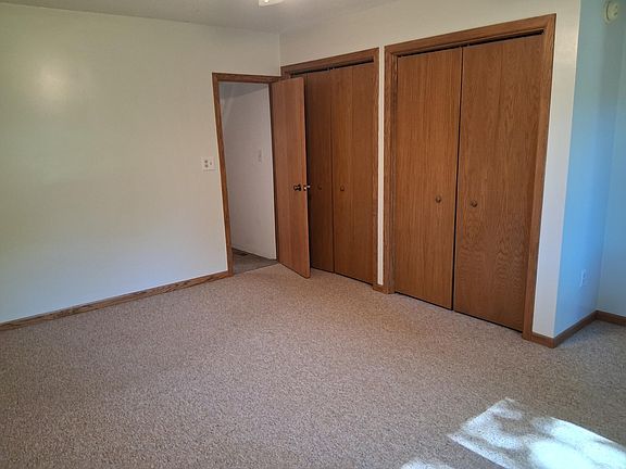 5th image of 217 W Oak St