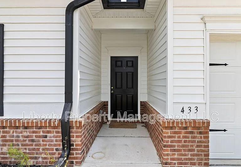 433 Troy Dr — Photo 2