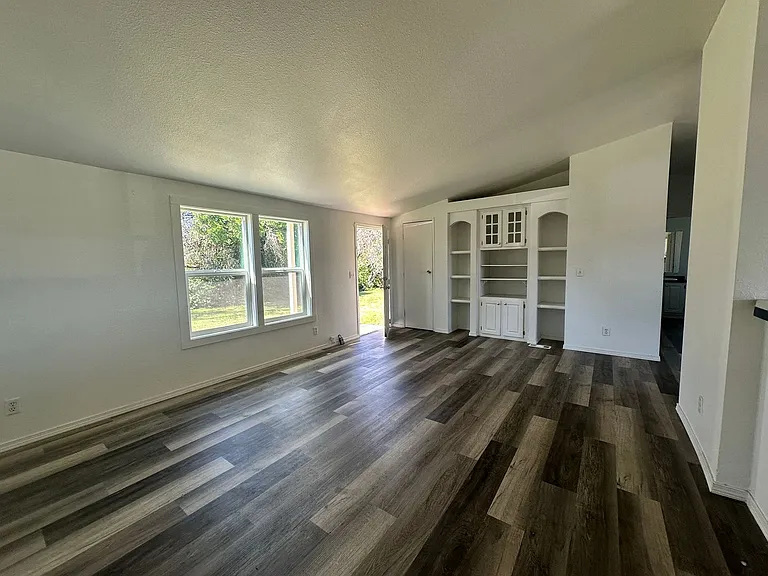 4655 NE Elliott Cir — Photo 4