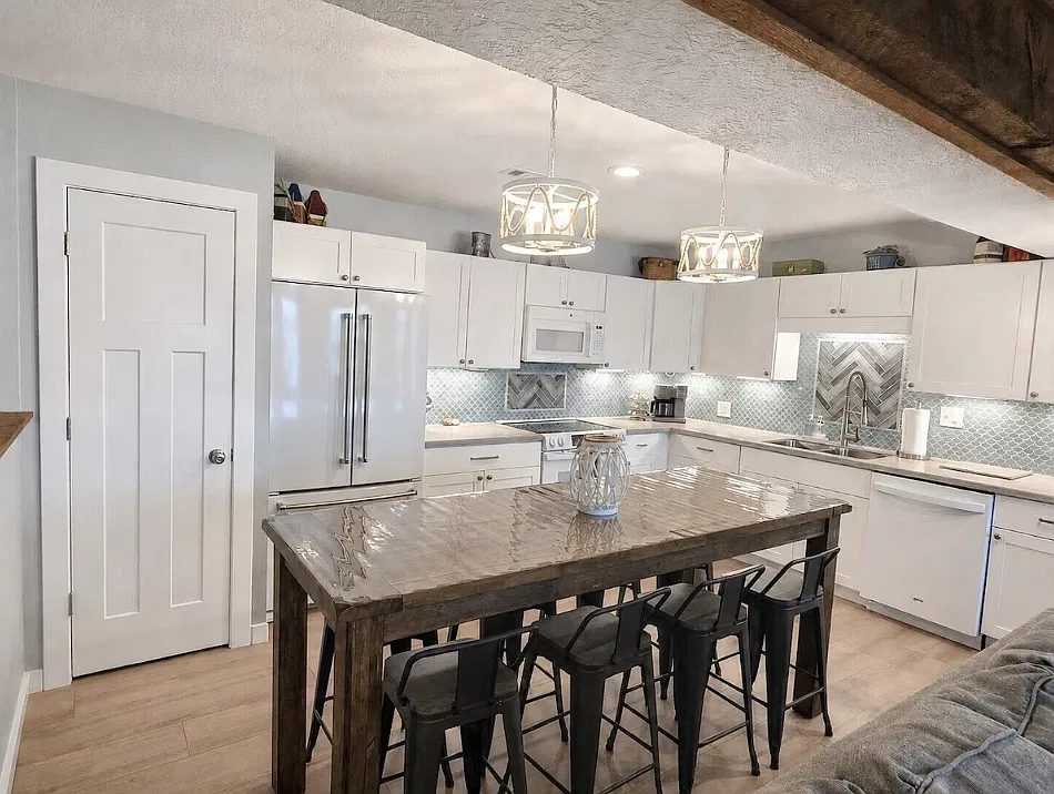 3 bed, 1356 sqft, $1,800 — Photo 4