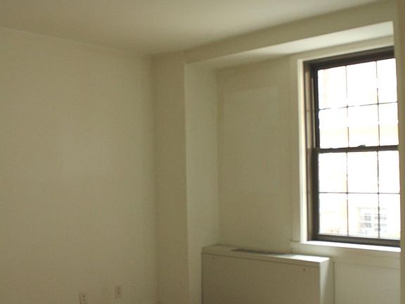5th image of 219 S 18th St #823