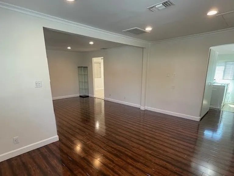10539 Tinker Ave — Photo 12