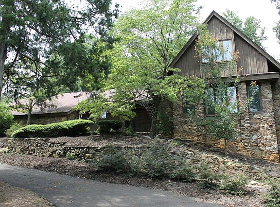 2nd image of 1004 Woodland Ln