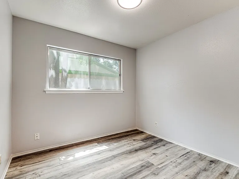 827 Spring Park Dr — Photo 5
