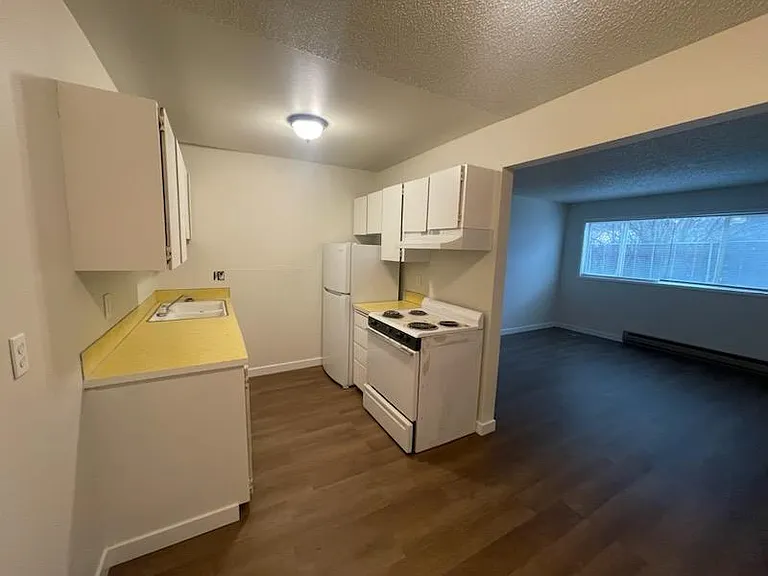 1000 NE 3rd St #9 — Photo 2