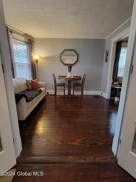 3rd image of 10 Lincoln Avenue