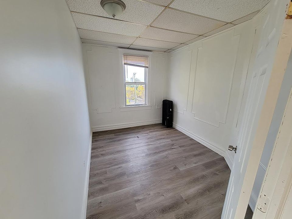2nd image of 548 15th Ave #1