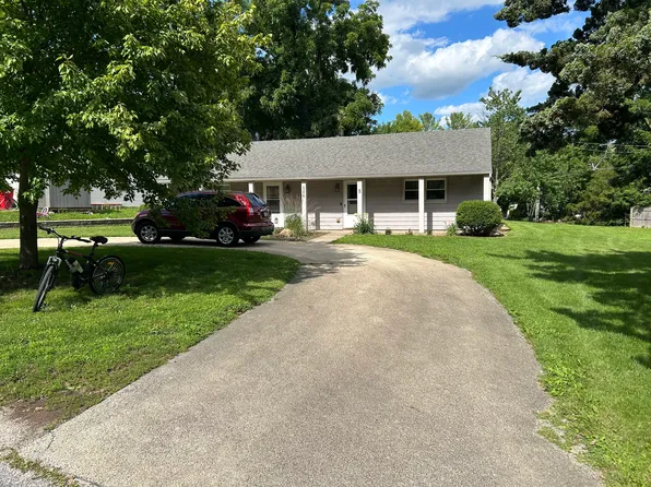 504 Colony Grv #A, Mahomet, IL 61853