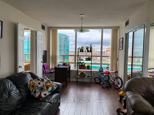 3 bed, $3,000 — Photo 3