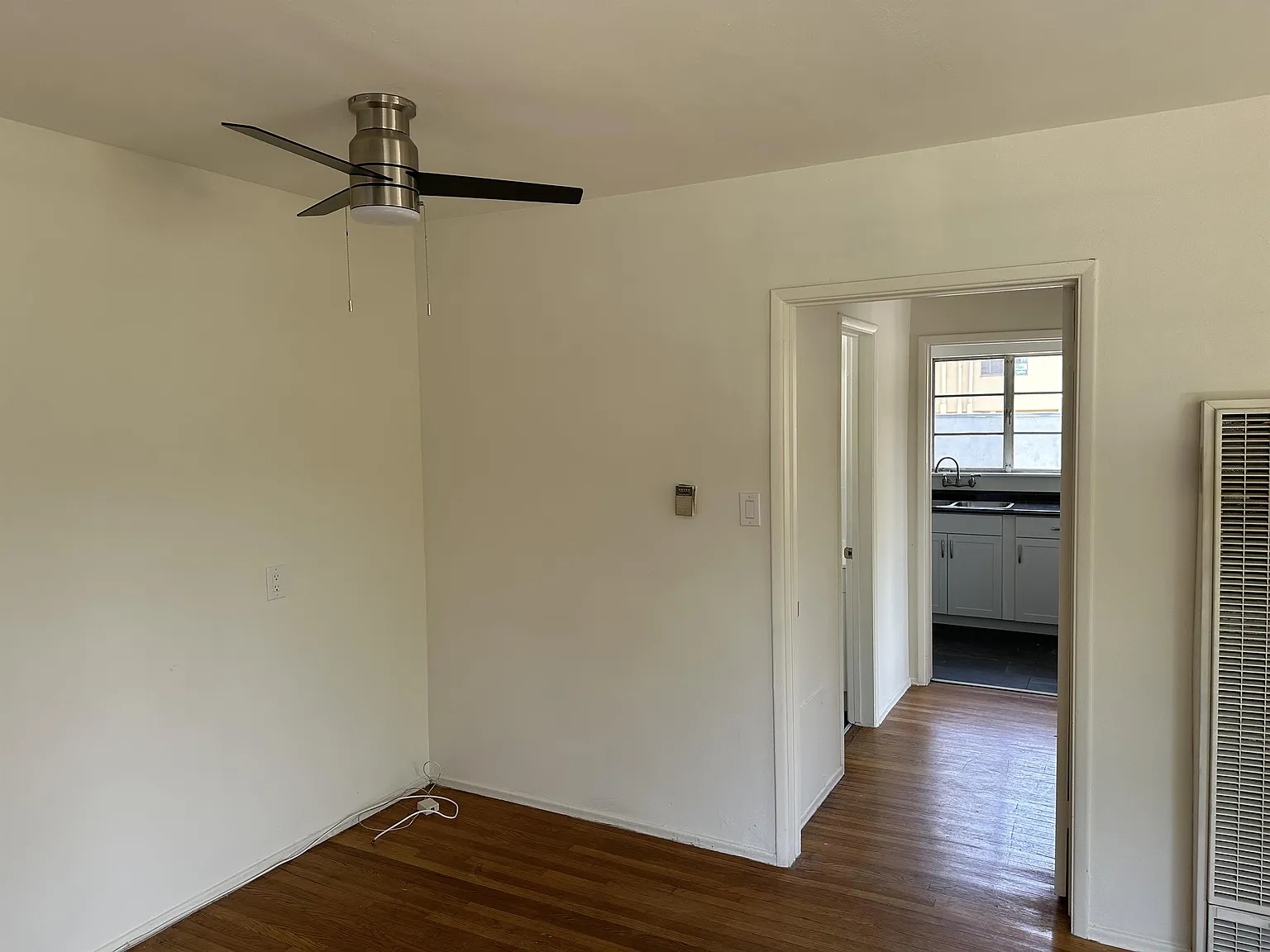 1843 1/2 Linda Rosa Avenue - 1 — Photo 4