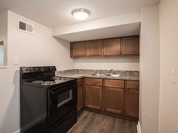 4th image of 3388 Stillman St
