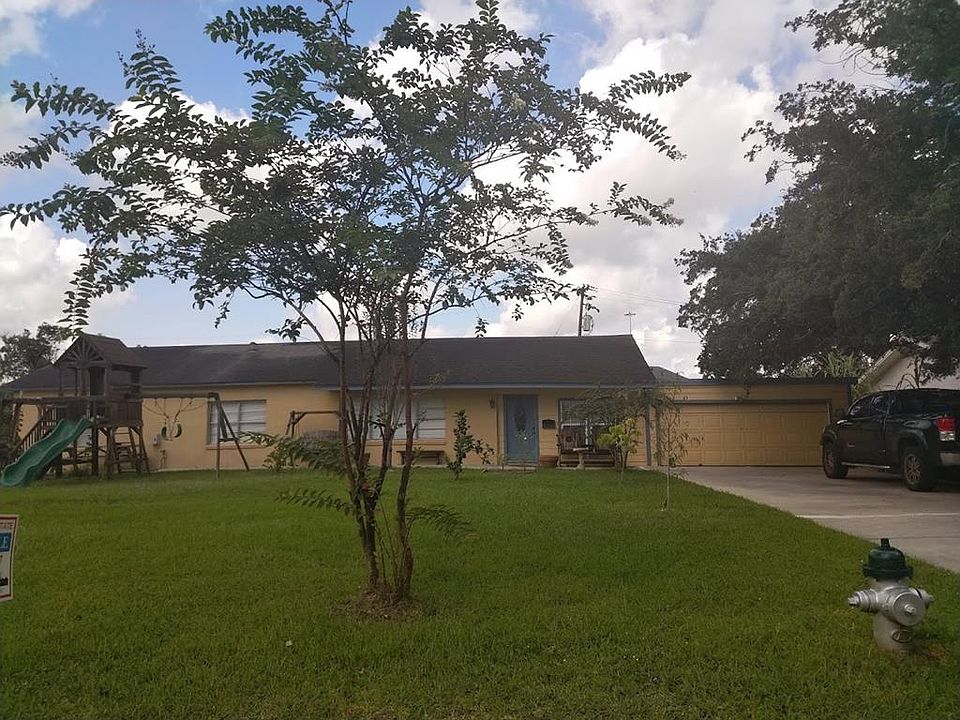 1st image of 3205 Redwood Dr