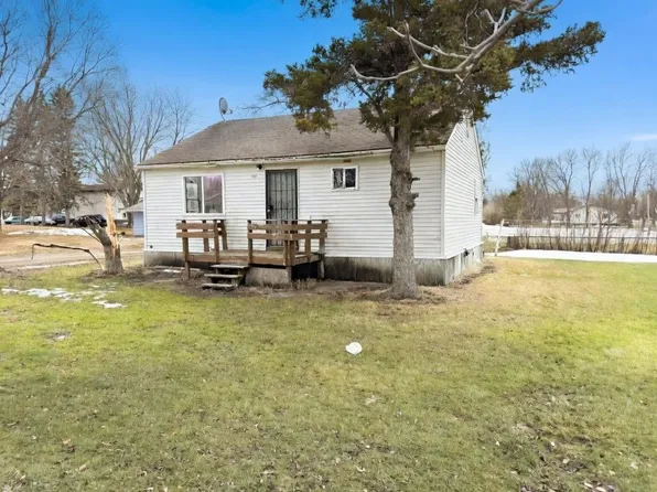 516 W Minnesota Ave, Mahnomen, MN 56557