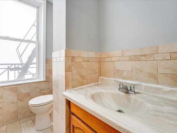 402 Grand Street image 14 of 20