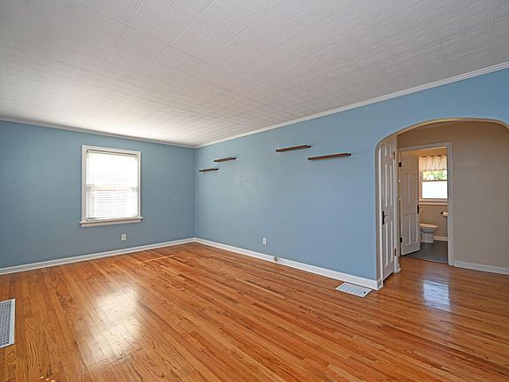 4th image of 4240 Matson Ave
