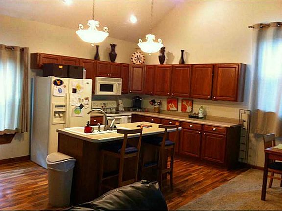 3rd image of 223 N Wildwood Trl