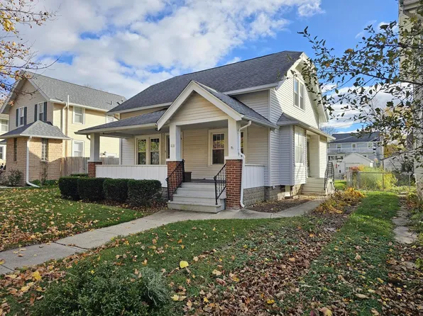 213 West Newhall AVENUE, Waukesha, WI 53186