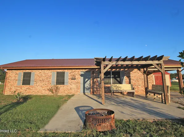 119 Holmes Dr, Lucedale, MS 39452