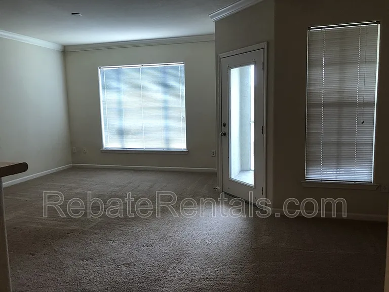 8290 Gate Pkwy W #1019 — Photo 14