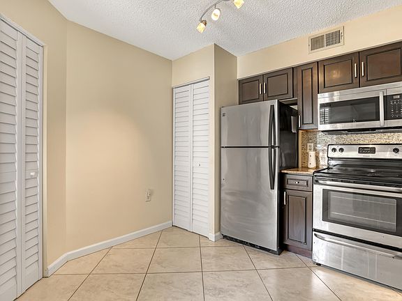 5th image of 19108 Glenmoor Drive