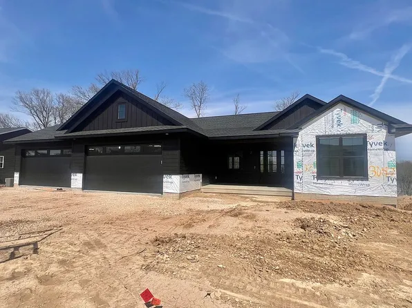 3057 Dell Ridge Ln, Hiawatha, IA 52233