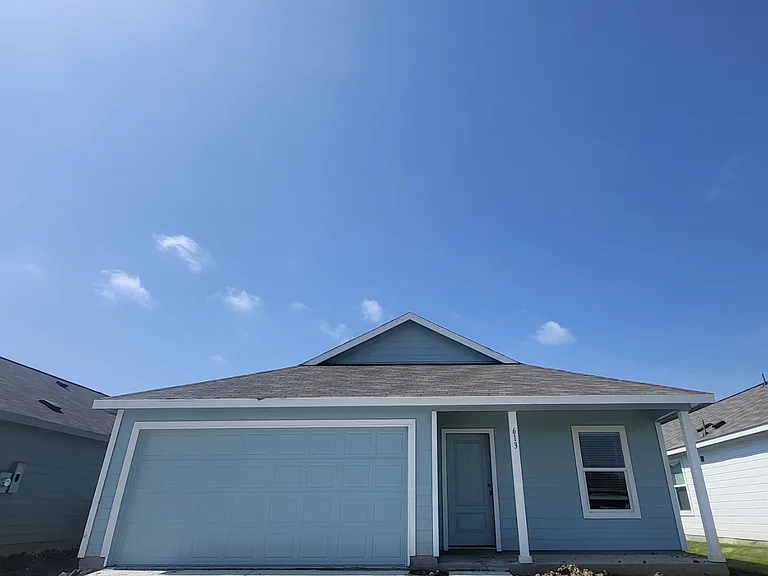 613 Holleman Dr — Photo 1
