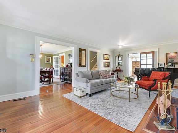 4th image of 30 Mayhew Dr