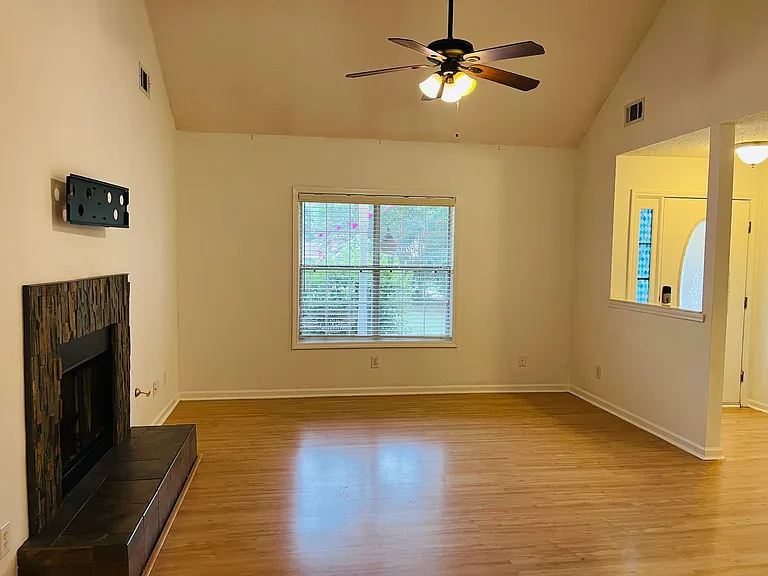 145 Riverside Dr — Photo 5