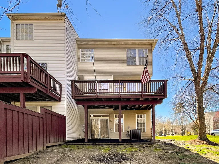 21510 Iredell Ter — Photo 4