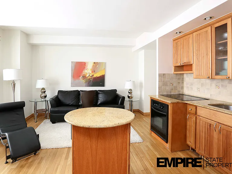 150 W 51st St #1530 — Photo 2