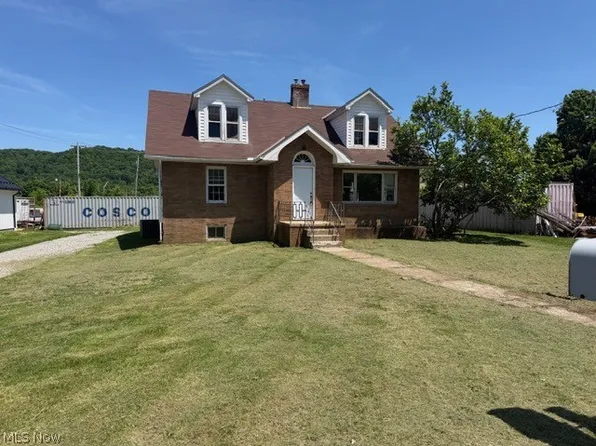 1525 Roanoke Ave, Uhrichsville, OH 44683