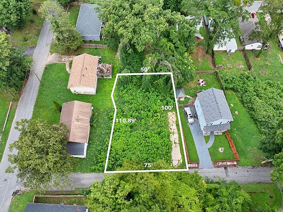 2nd image of 897 Oak St NW