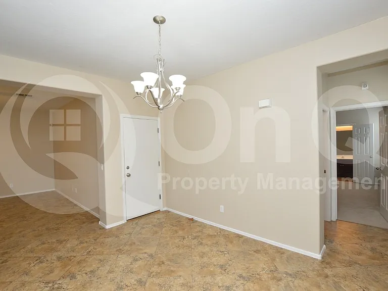 1453 S Sinova Ave — Photo 4