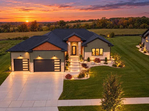 1813 Arbor Rdg, Janesville, WI 53548