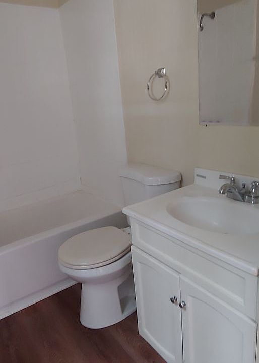 2nd image of 1153 E 61st St APT 1