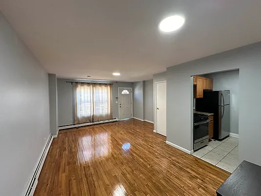 Rented by Premier Metro Realty Corp | media 15