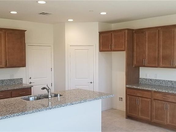 3rd image of 2812 E Clementine Dr