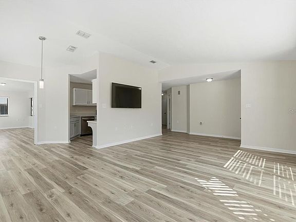 4th image of 664 Eagle Run