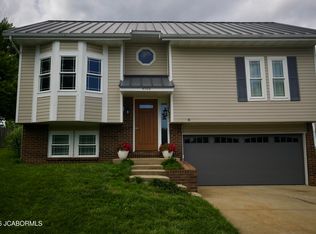 4520 Wagonwheel Dr, Jefferson City, MO 65109