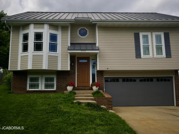4520 Wagonwheel Dr, Jefferson City, MO 65109